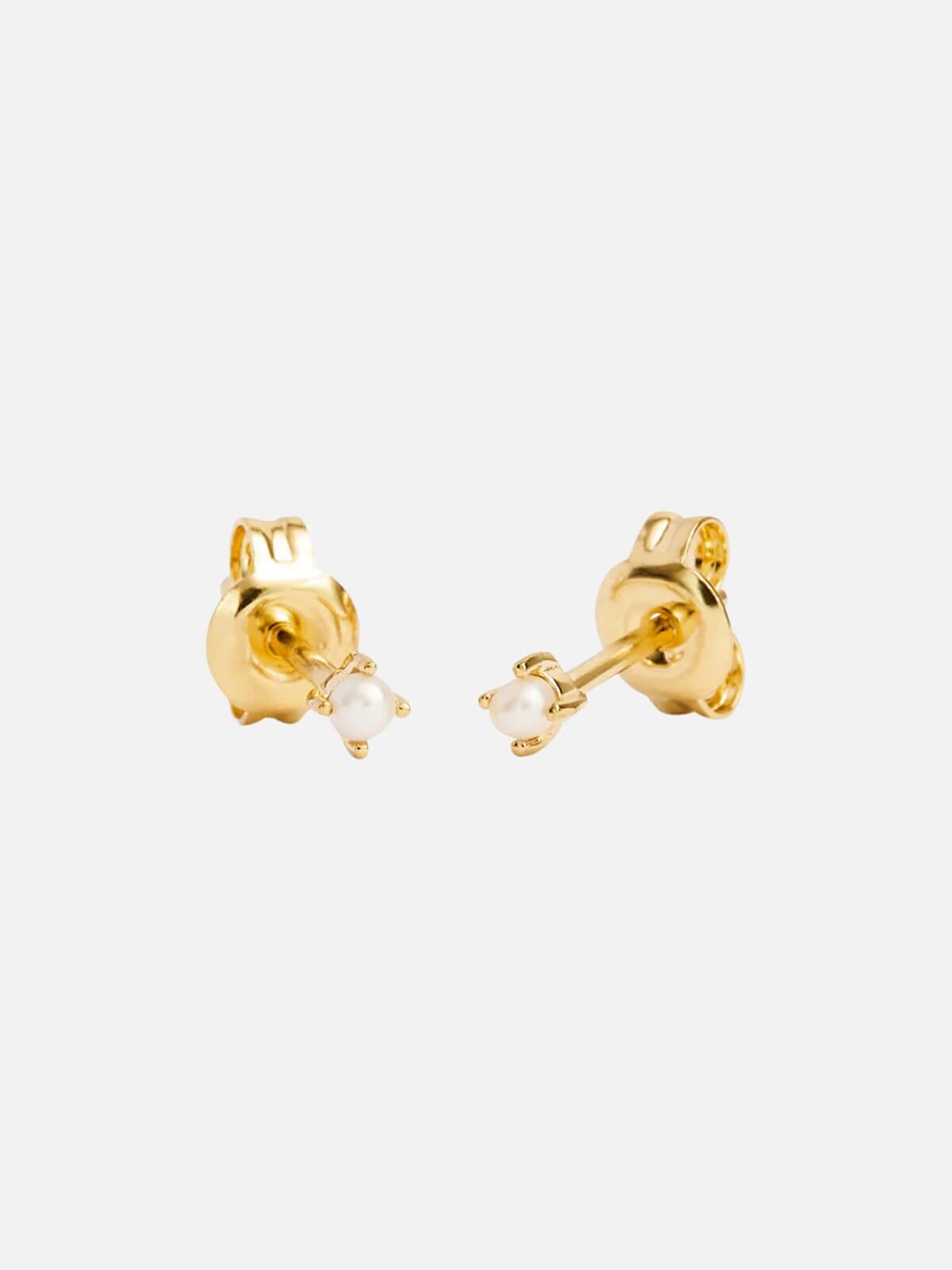 By Charlotte | 18k Gold Vermeil Moonlight Pearl Stud Earrings | Perlu