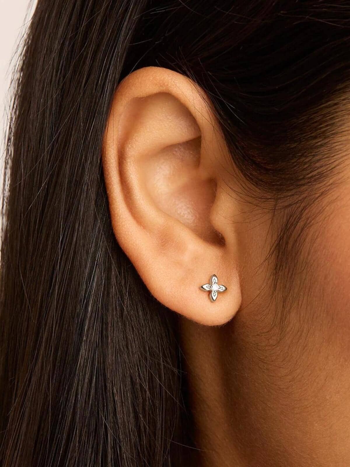 By Charlotte | Live In Light Stud Earrings - Silver | Perlu