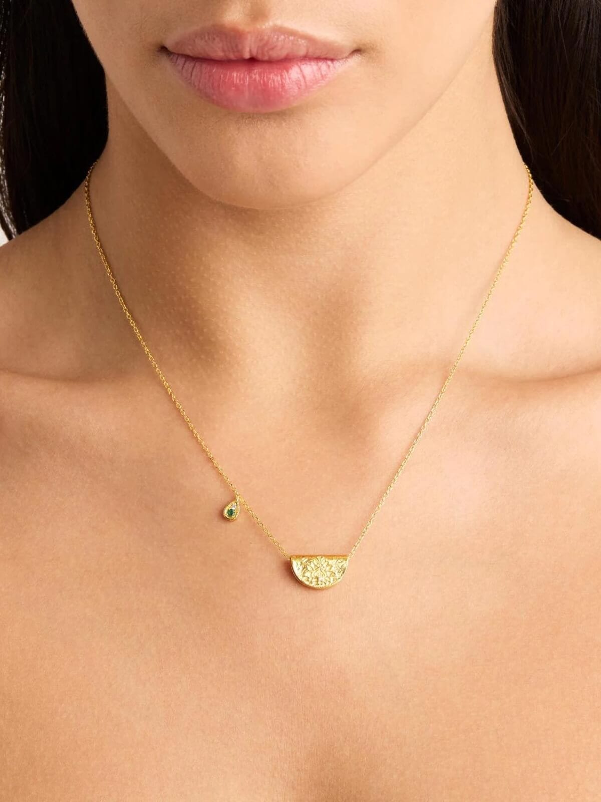 By Charlotte | Lotus Birthstone Necklace - May | Emerald - Gold | Perlu