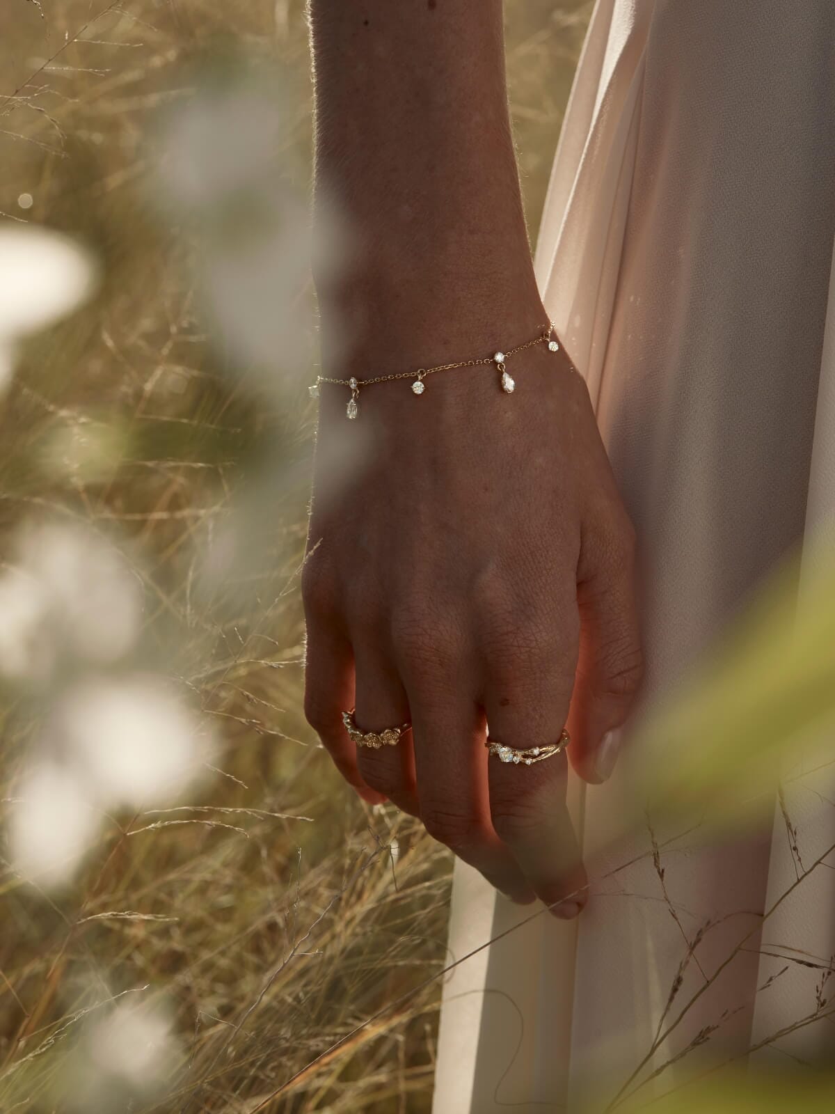 By Charlotte | No Rain, No Flowers Bracelet - Gold | Perlu