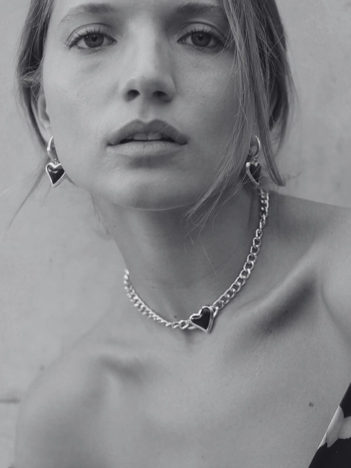 F+H | Whitney Heart Choker: Sterling Silver Plating | Perlu