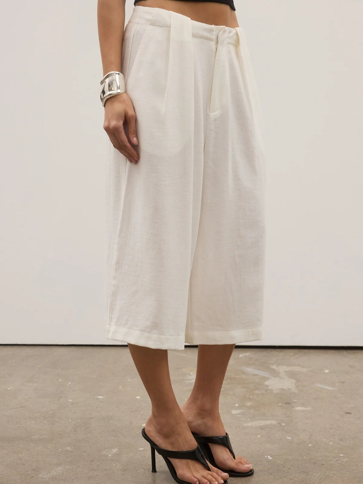 Savannah Short - White