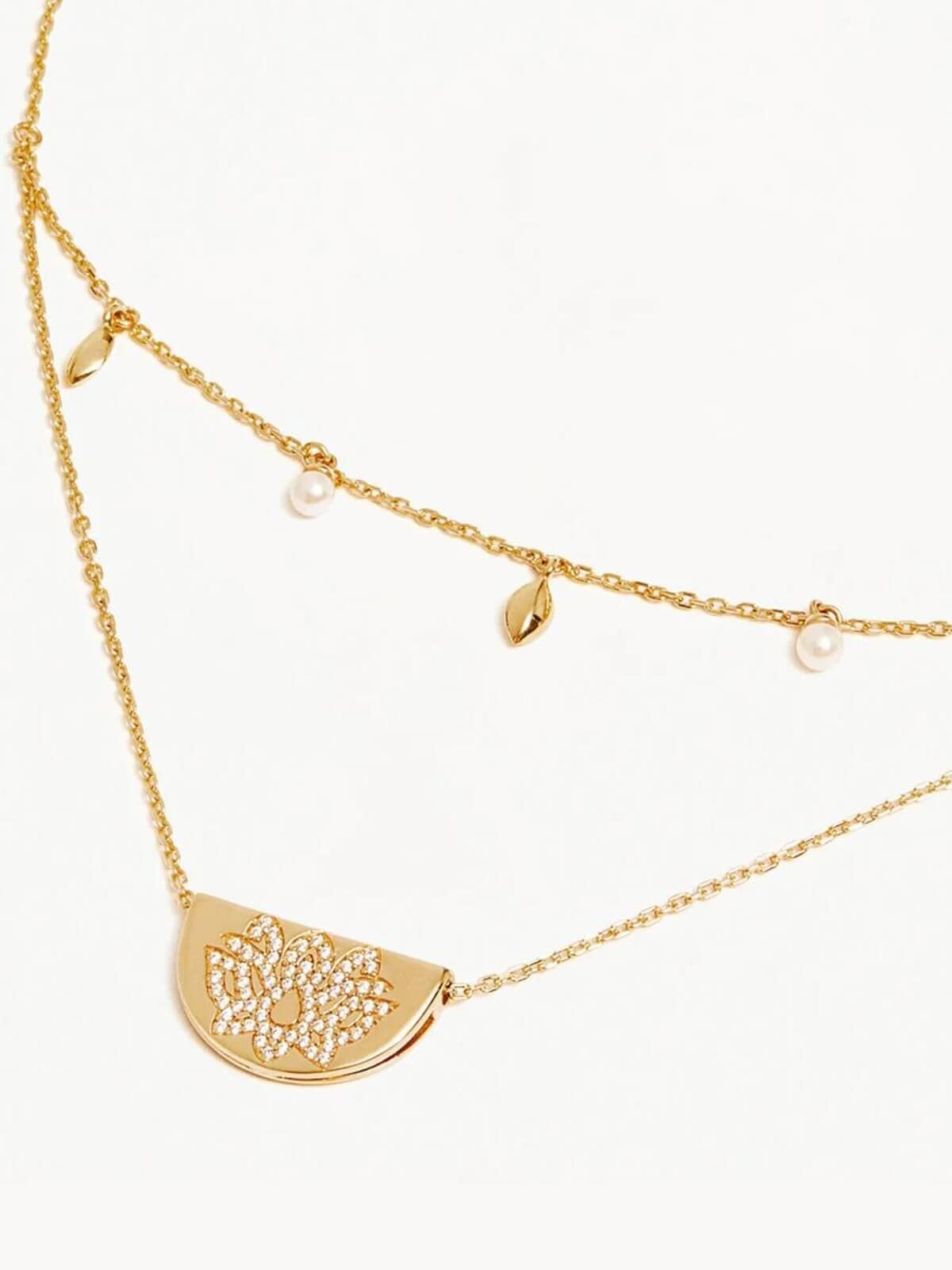 By Charlotte | Live In Peace Lotus Necklace - Gold | Perlu