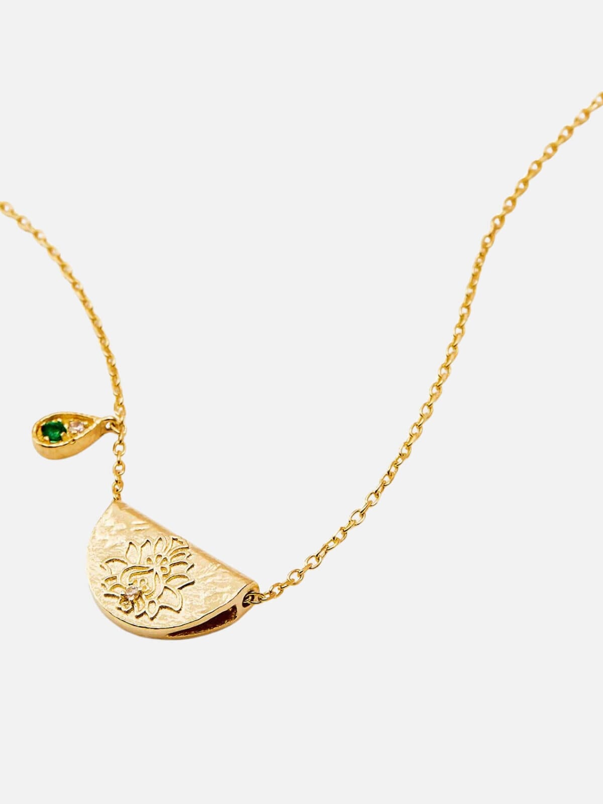 By Charlotte | Lotus Birthstone Necklace - May | Emerald - Gold | Perlu