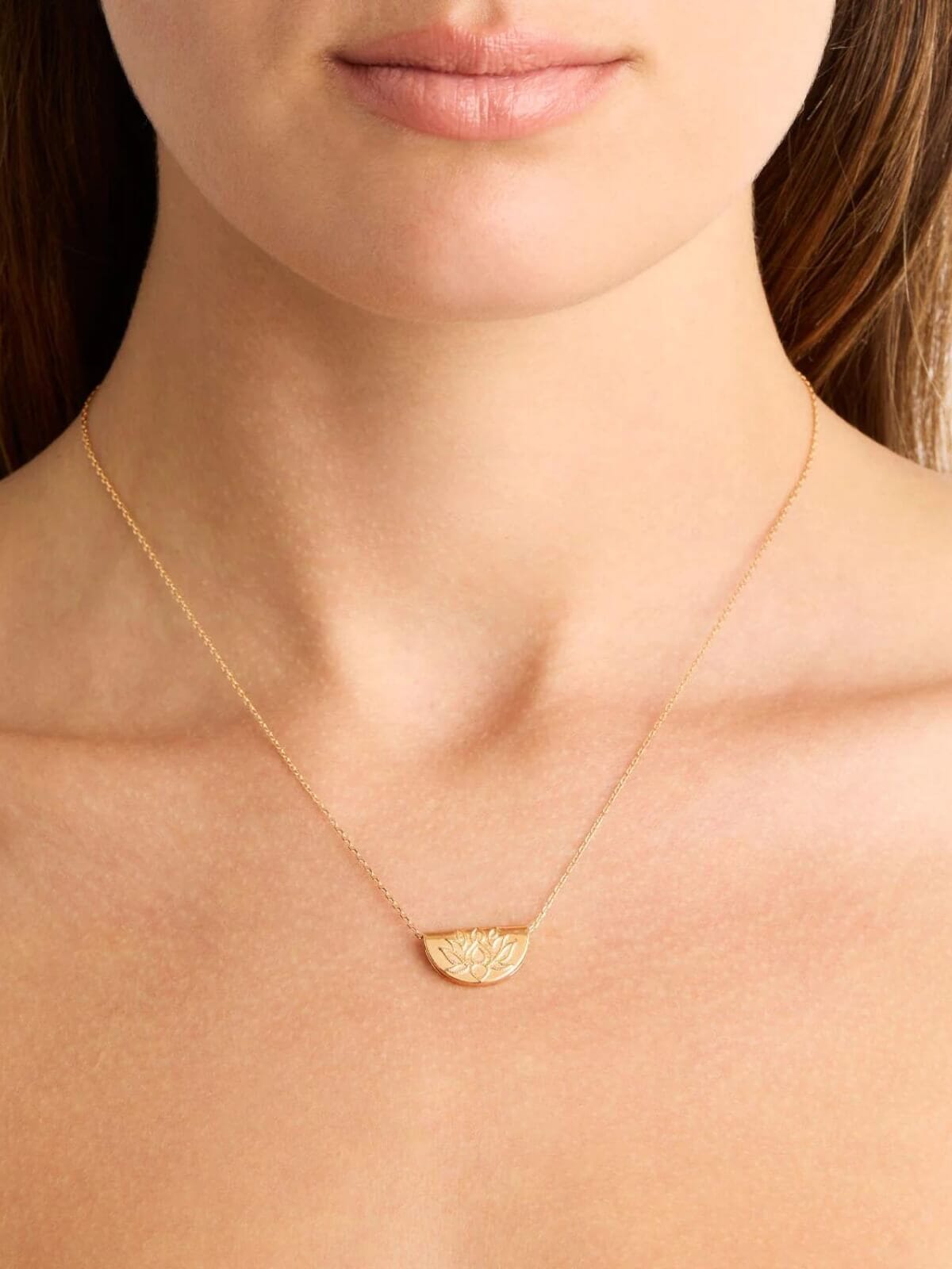 By Charlotte | Lotus Short Necklace - Gold | Perlu