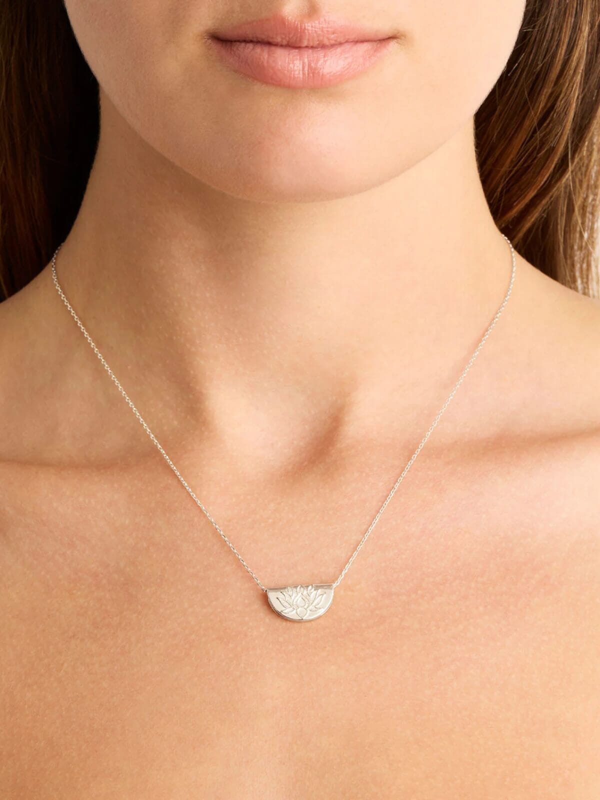 By Charlotte | Lotus Short Necklace - Silver | Perlu