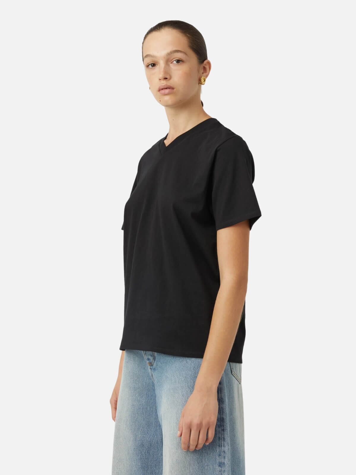 Camilla and Marc | Laufey V-Neck Tee - Black | Perlu