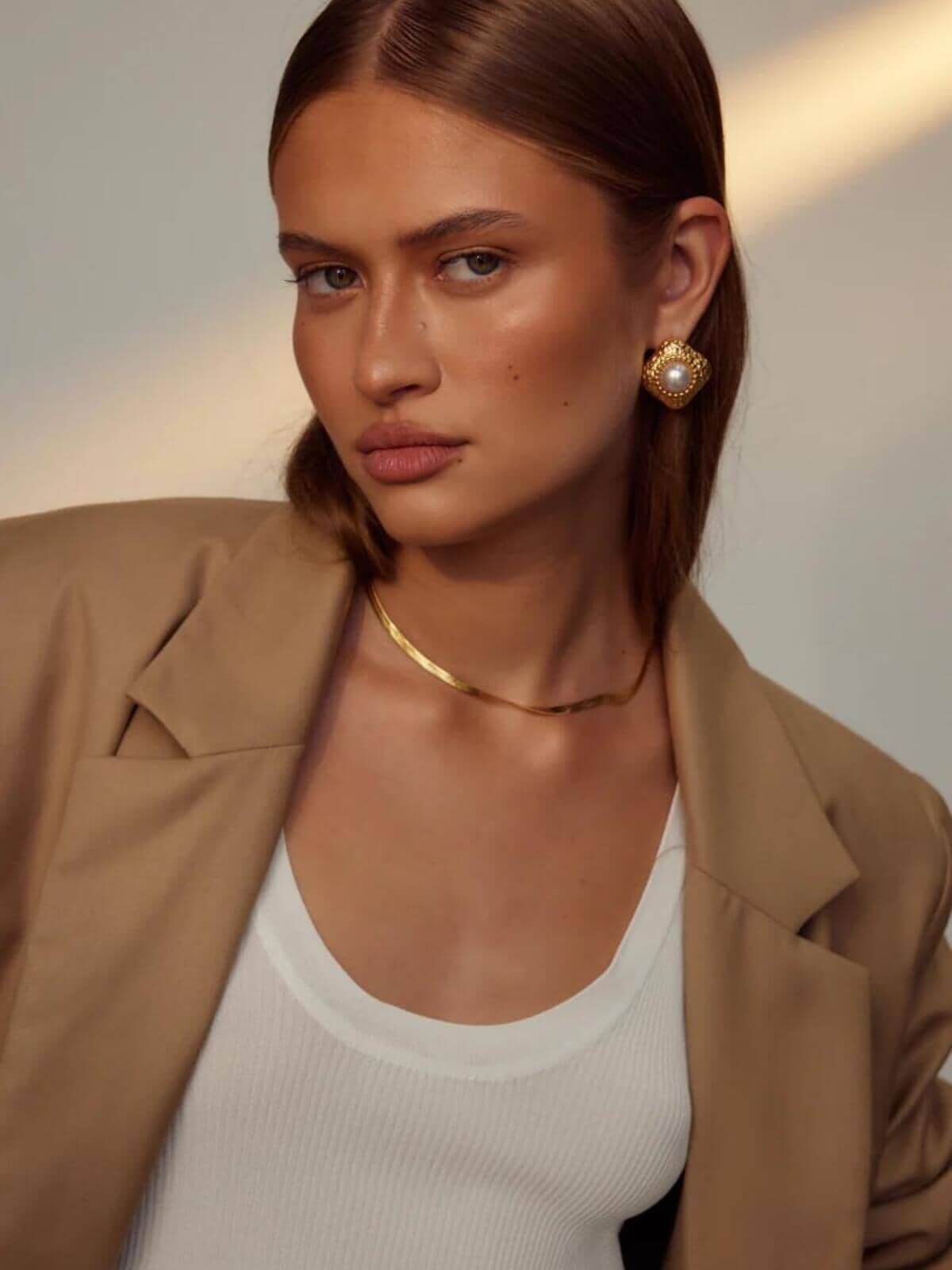 Cendre | Maggie Pearl Earrings - Gold | Perlu