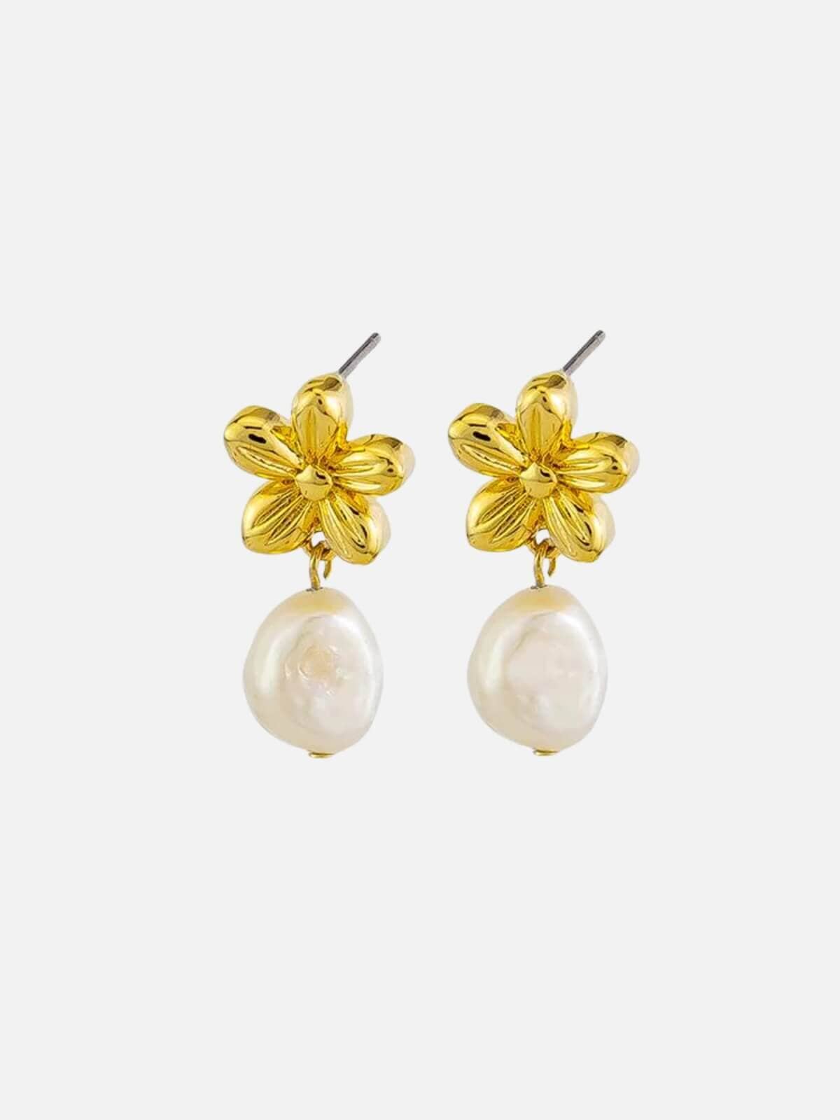 Jolie & Deen | Belinda Pearl Earrings - Gold | Perlu