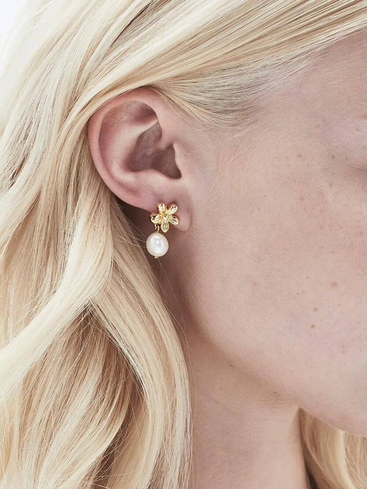 Jolie & Deen | Belinda Pearl Earrings - Gold | Perlu