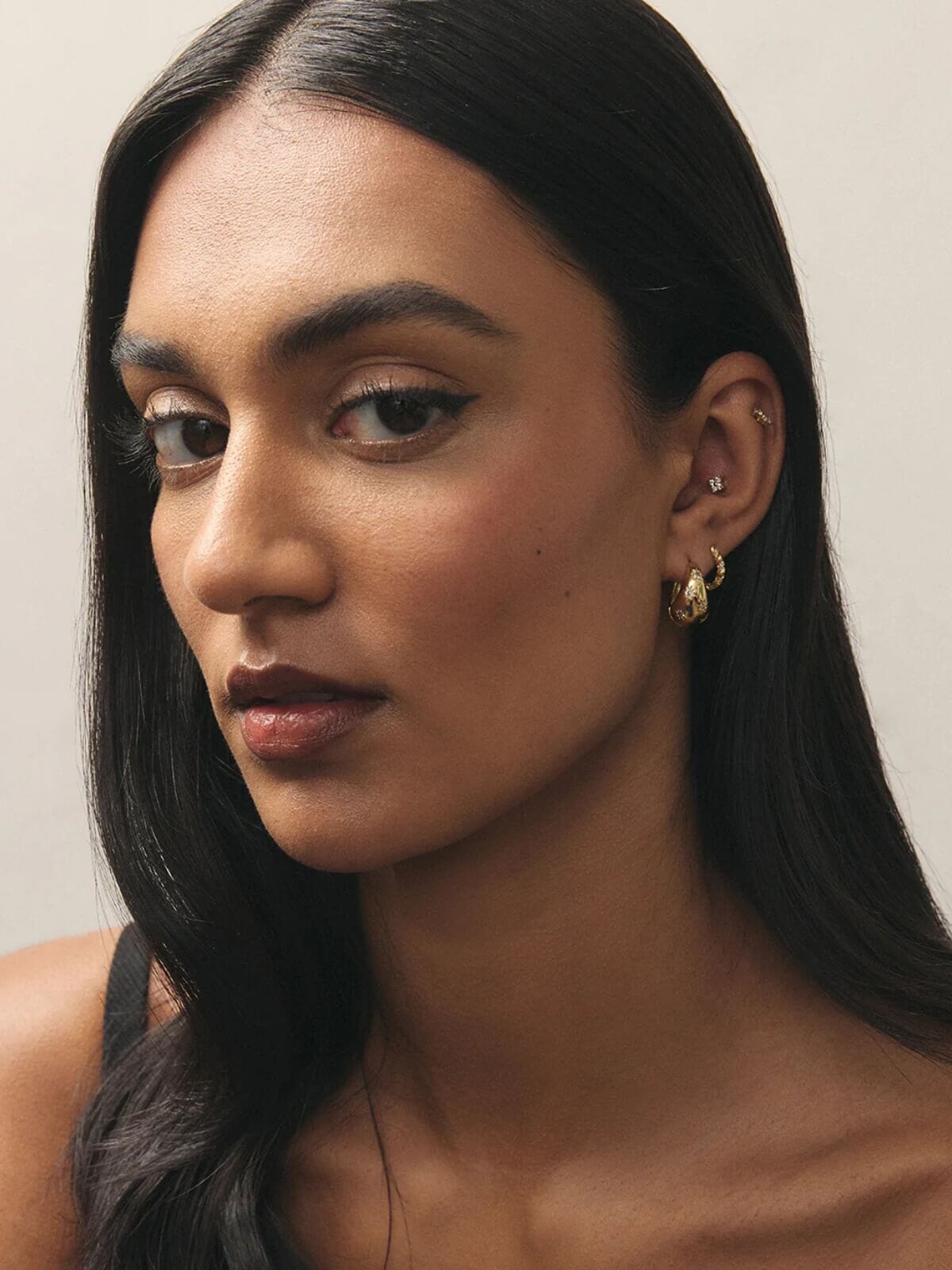 Roberta Hoops - Gold Earrings Jolie & Deen 