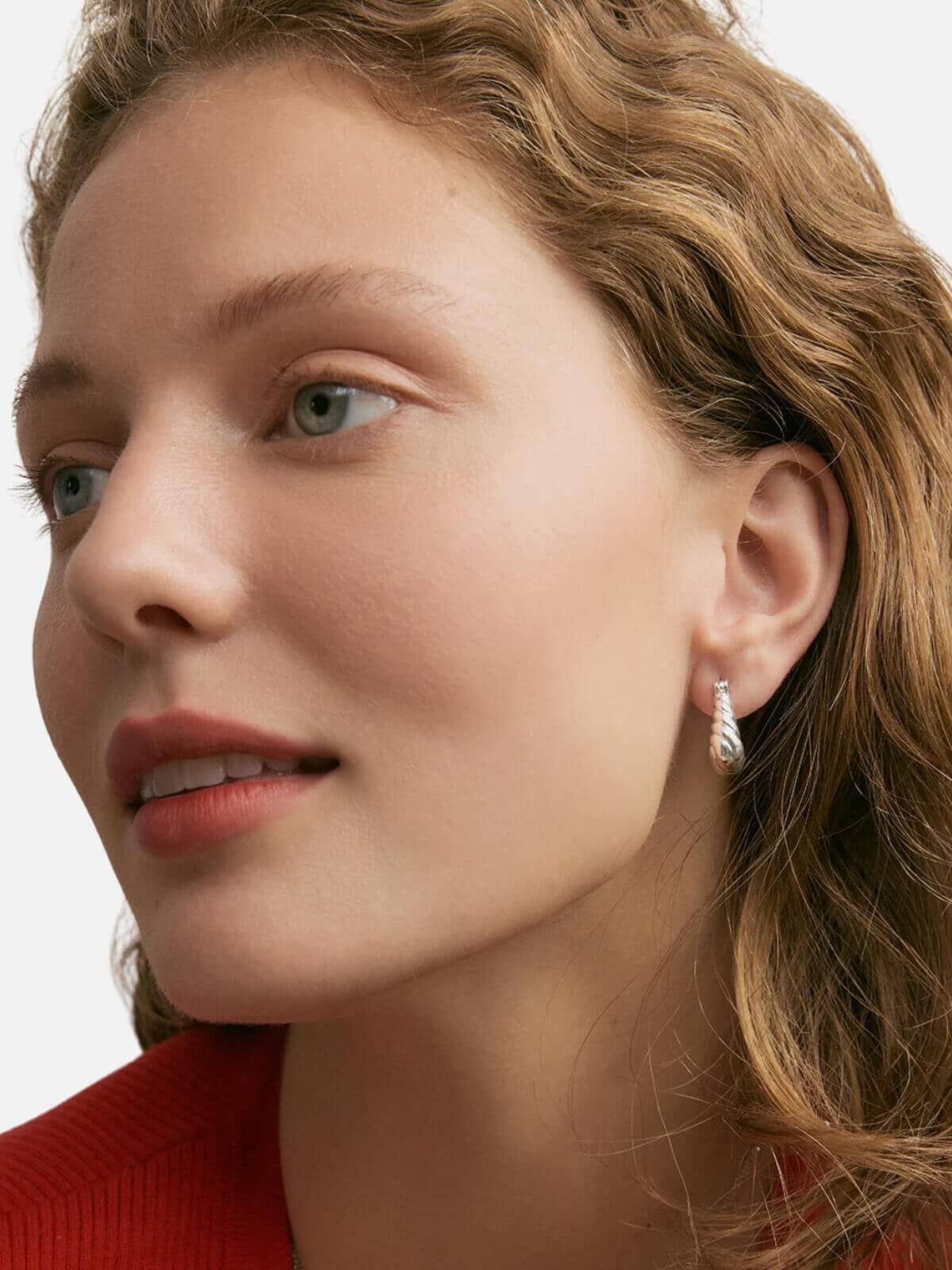 Jolie & Deen | Yuji Hoops - Silver | Perlu