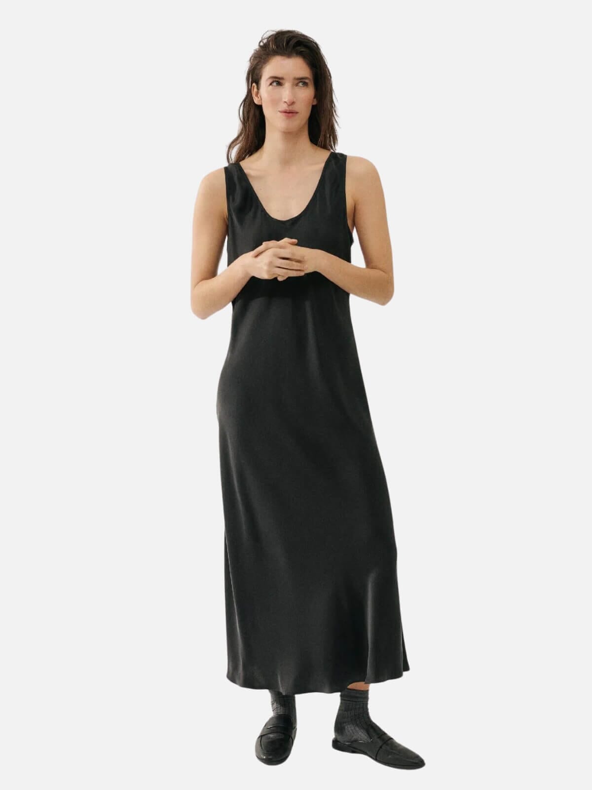 Silk Laundry | Scoop Neck Dress - Black | Perlu