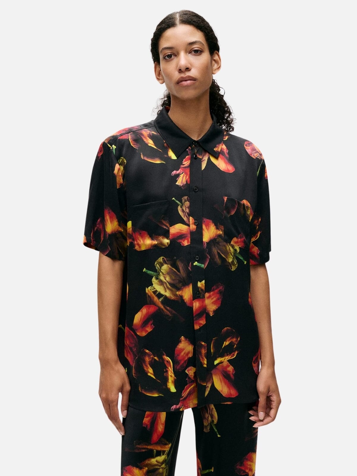 Silk Laundry | Short Sleeve Boyfriend Shirt - Tulipa Black | Perlu