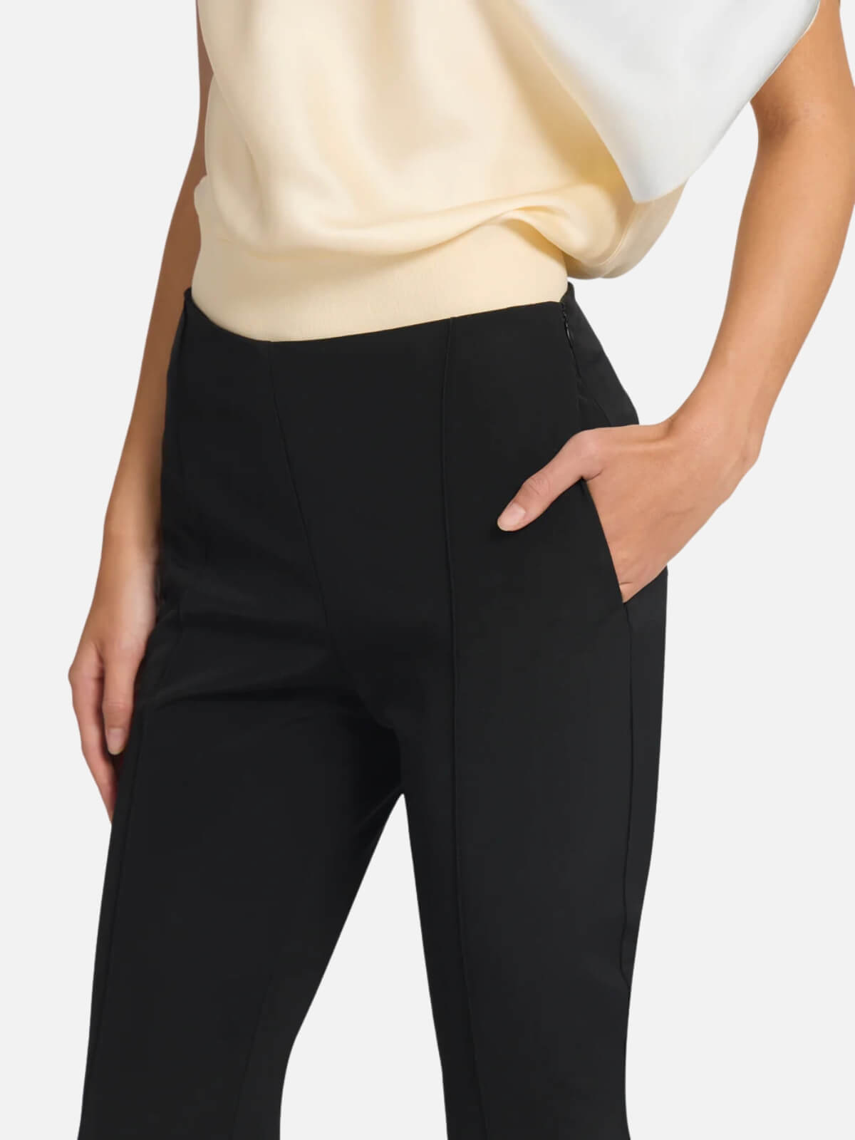 Lucida Capri - Black