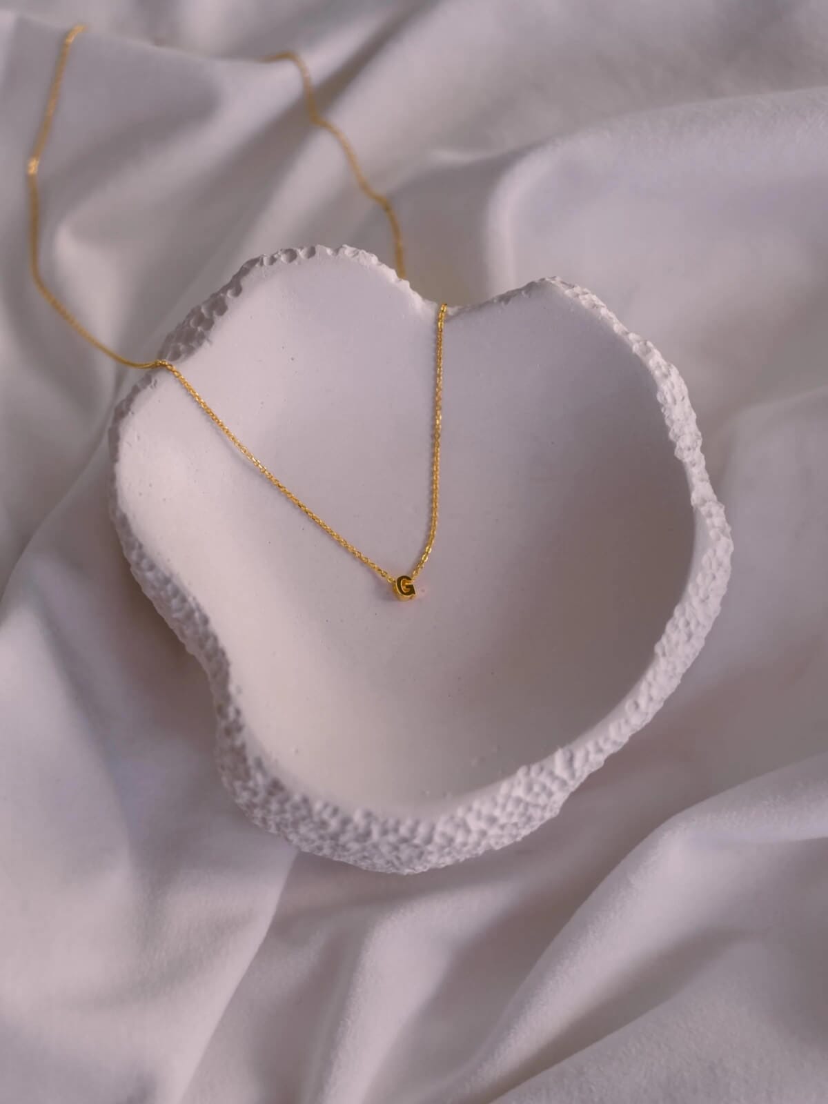 Bianko | Initial Pendant Necklace - S - Gold | Perlu